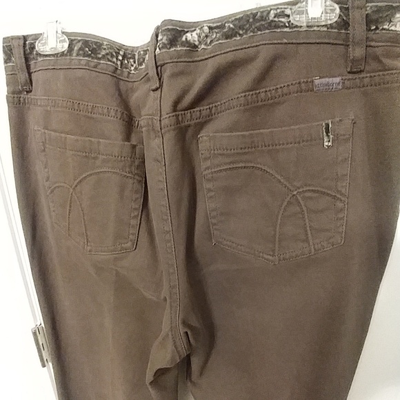 Olive green boot cut Jean pant Liz Claiborne 12r - Picture 3 of 6